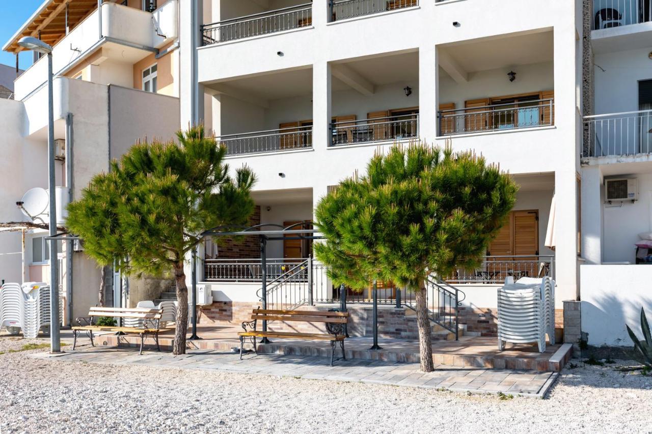 Apartments Lea Podstrana Bagian luar foto