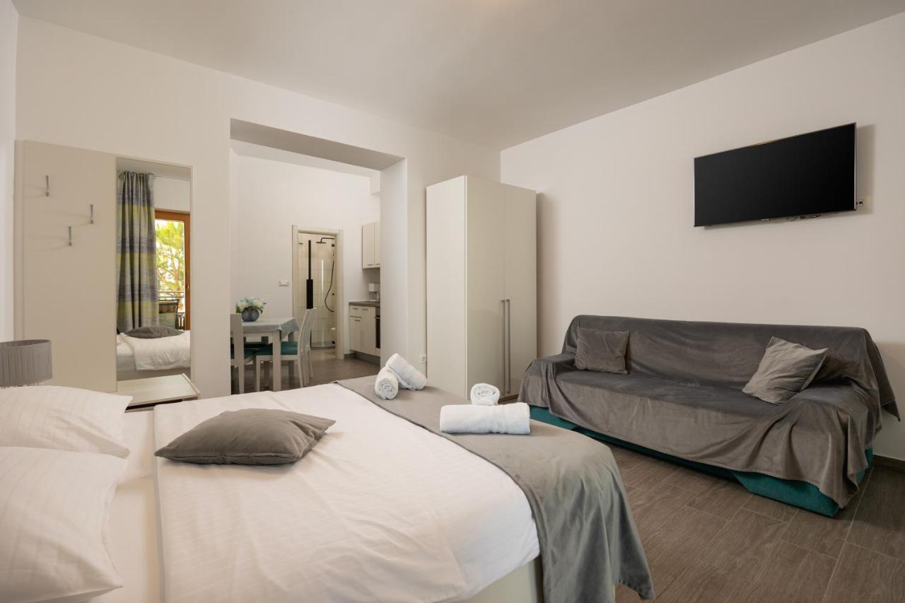 Apartments Lea Podstrana Bagian luar foto