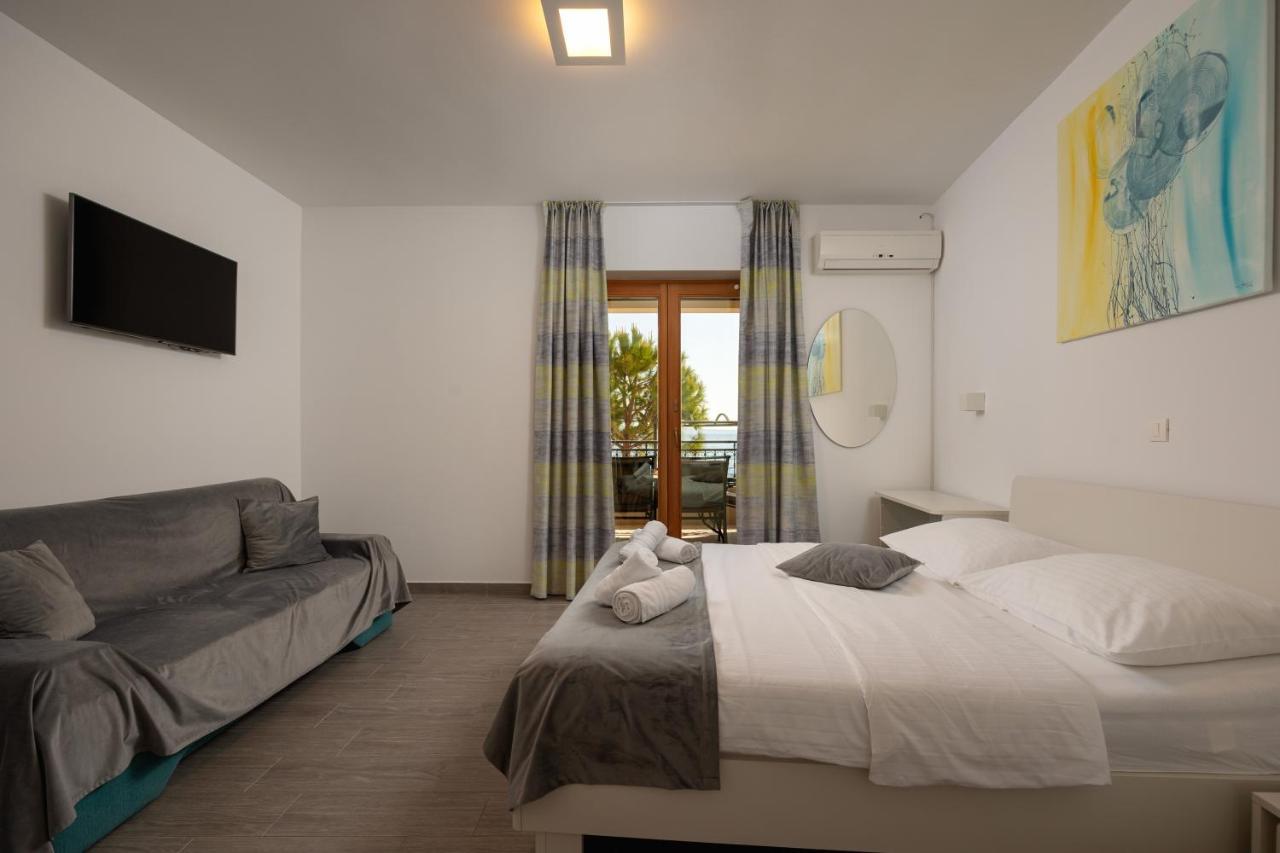 Apartments Lea Podstrana Bagian luar foto