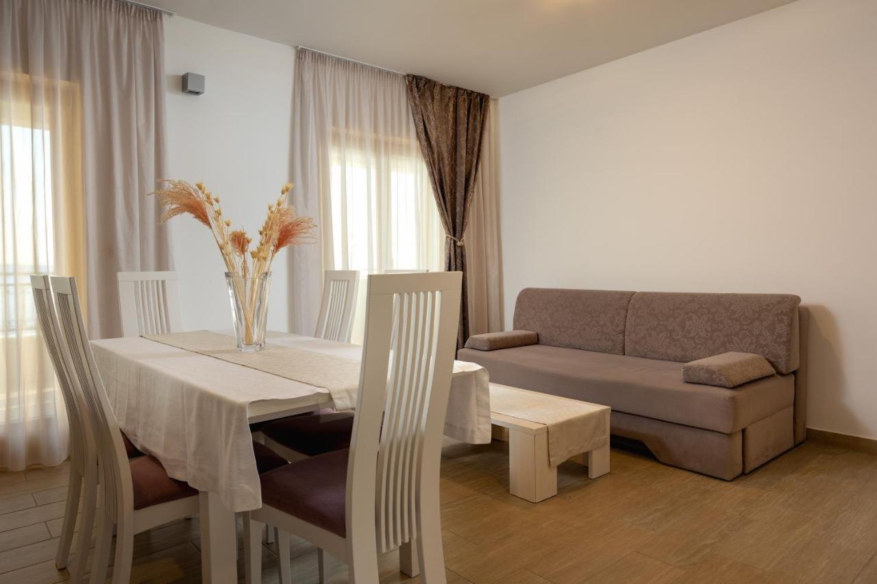 Apartments Lea Podstrana Bagian luar foto