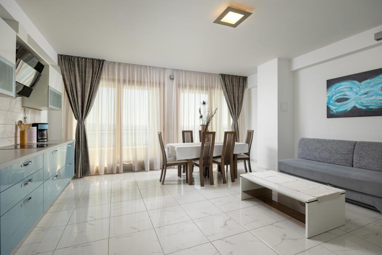 Apartments Lea Podstrana Bagian luar foto
