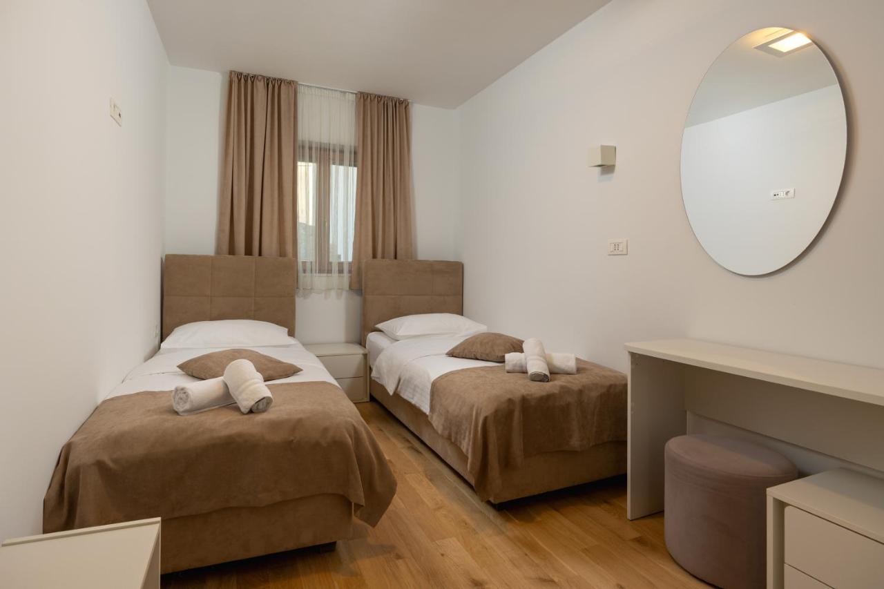 Apartments Lea Podstrana Bagian luar foto