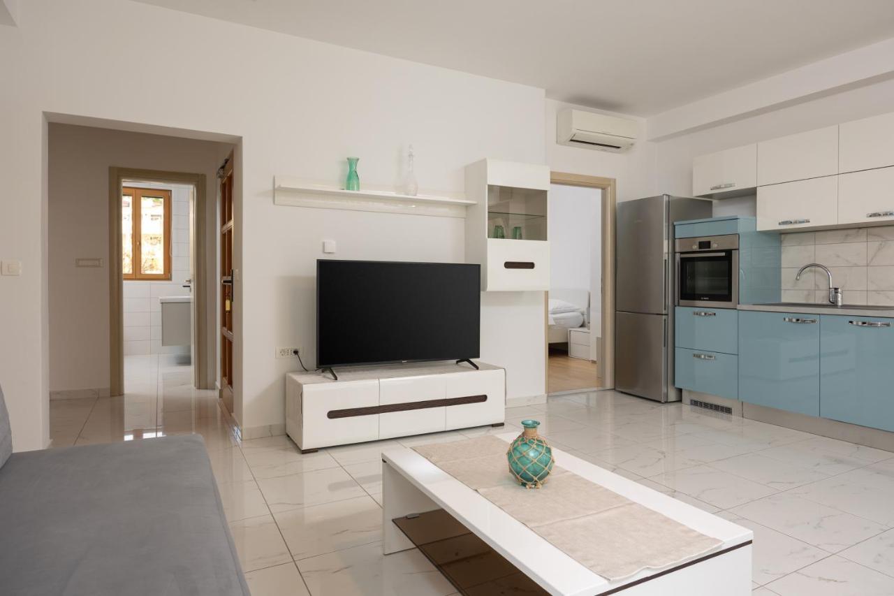 Apartments Lea Podstrana Bagian luar foto