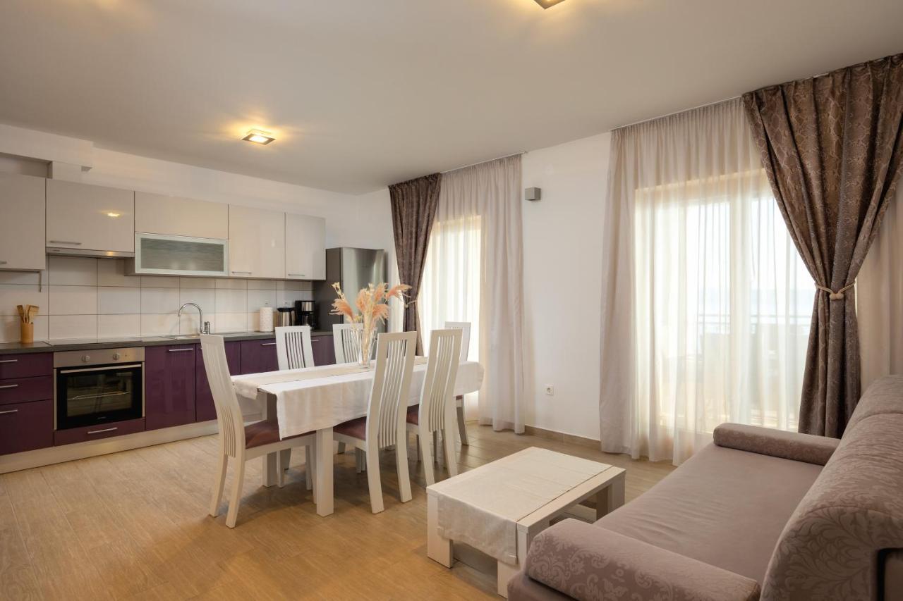 Apartments Lea Podstrana Bagian luar foto