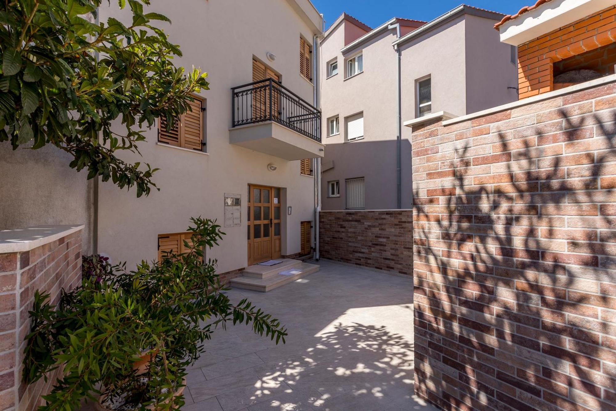 Apartments Lea Podstrana Bagian luar foto