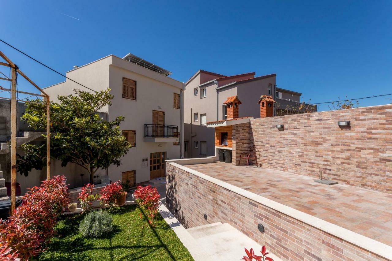 Apartments Lea Podstrana Bagian luar foto